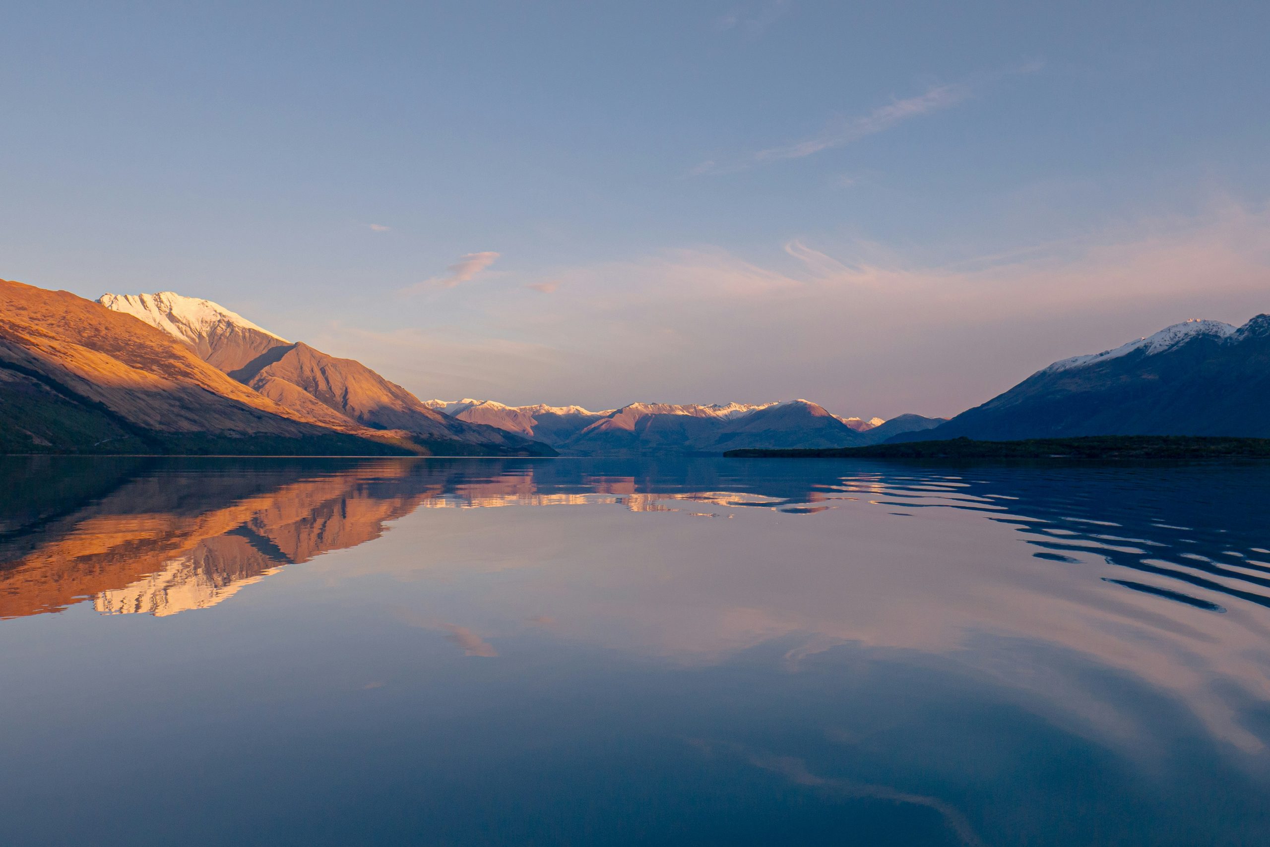 Montagnes au crépuscule